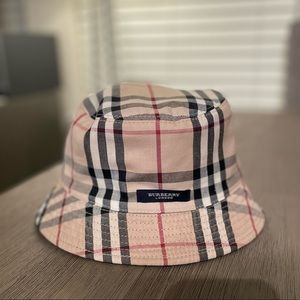 Burberry bucket hat